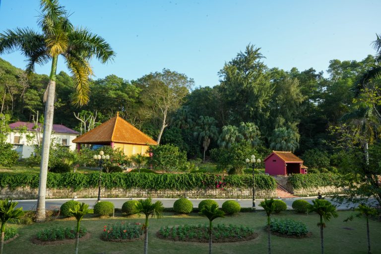 KHU VƯỜN NHIỆT ĐỚI