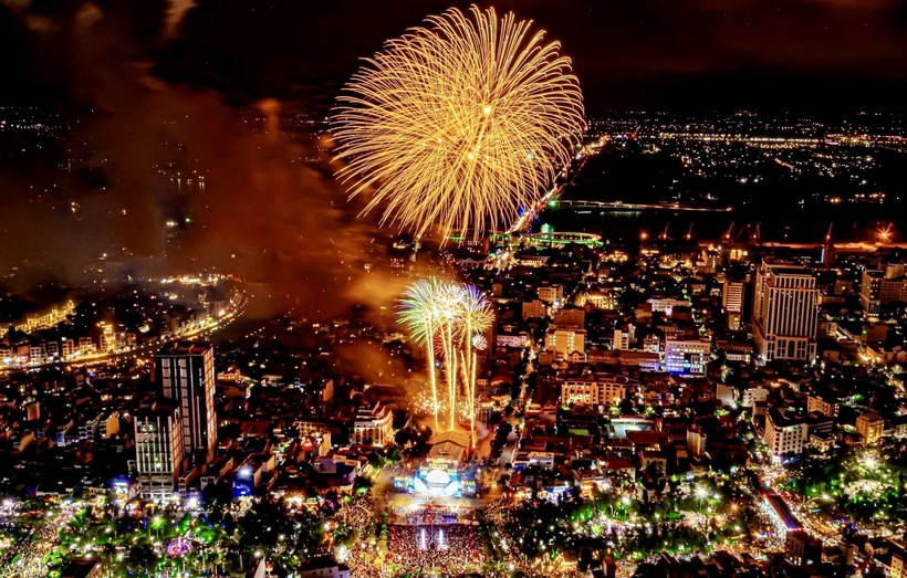 phao hoa nha hat lon hai phong