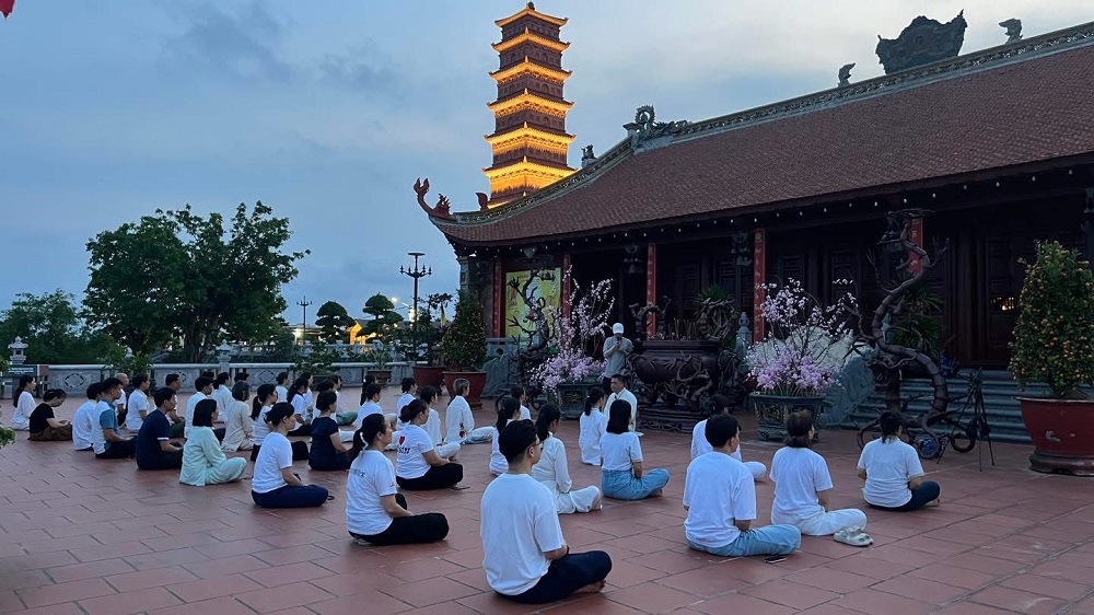 xu huong du lich chua lanh